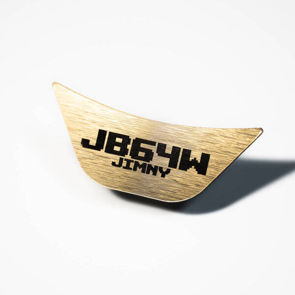 スズキ ジムニー(JB64W)用 ステアリングロゴプレート アンティークゴールド