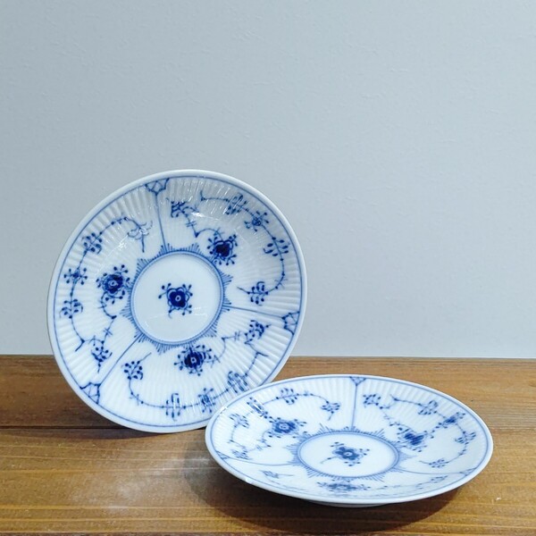 デンマーク製 ロイヤルコペンハーゲン Poyal Copenhagen ソーサーのみ 皿 小皿 2枚セット 1枚欠けあり 13.5cm 中古 送料無料 即決