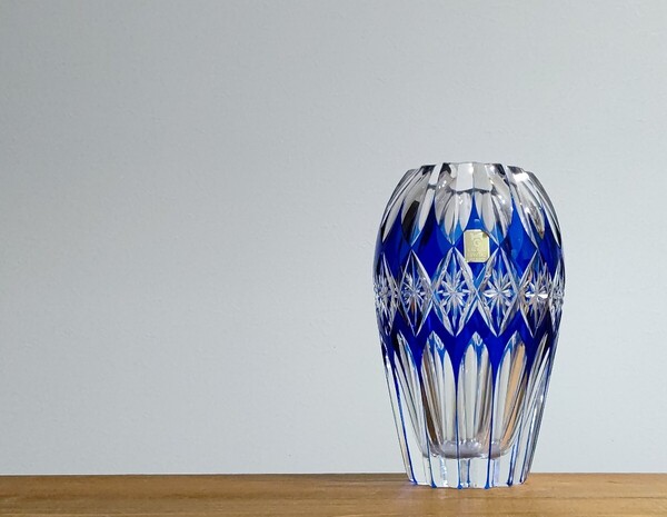 KAGAMI CRYSTAL カガミクリスタル 花瓶 フラワーベース 青色被せ 切子 カットガラス 硝子 インテリア 中古 送料無料 即決