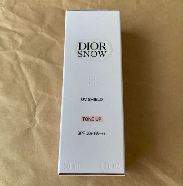Dior ディオール スノーUVシールド トーンアップ 日焼け止め乳液