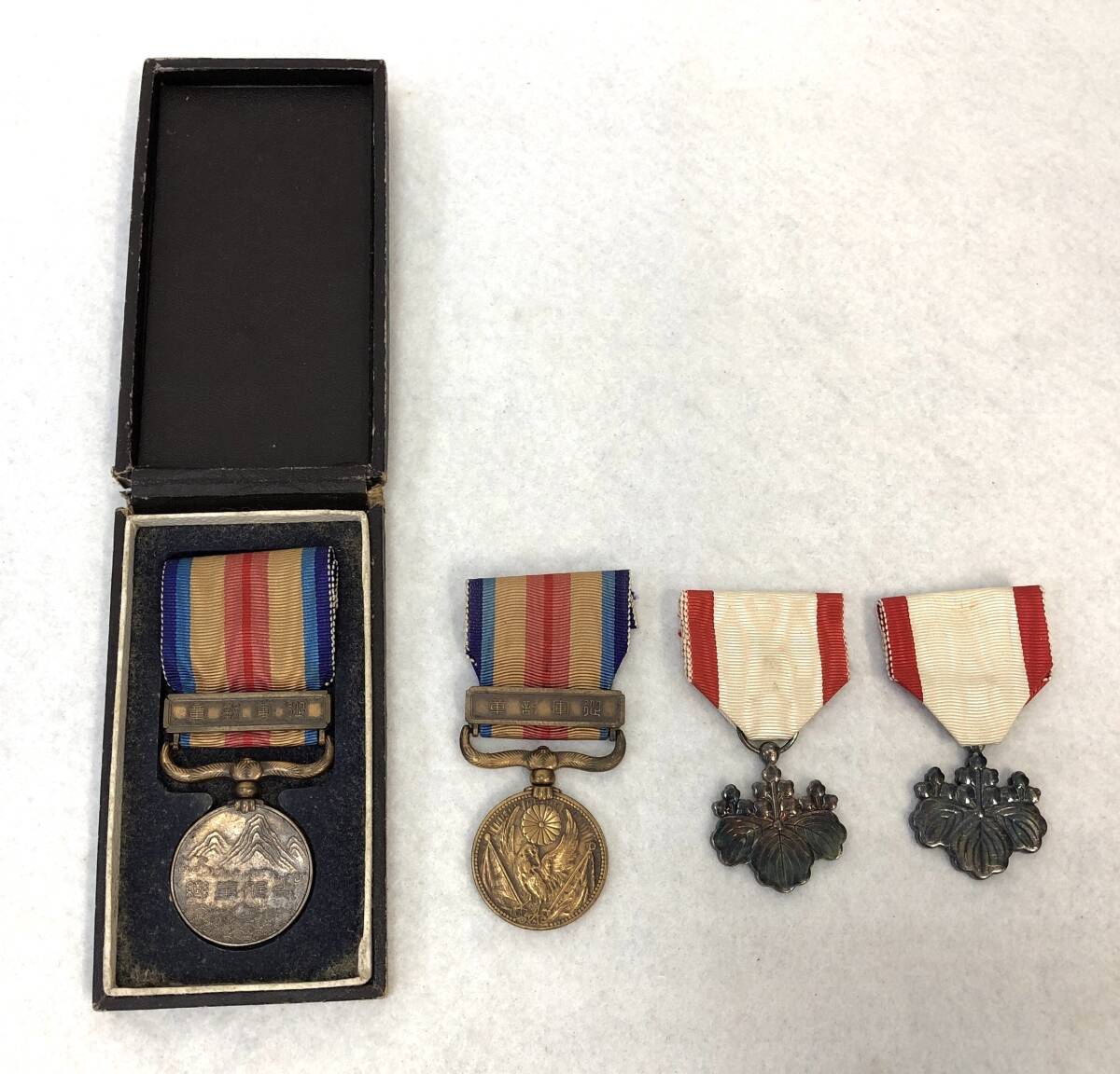 偲】勲八等白色桐葉章 勲章 従軍記章 記章 勲章 徽章 記章 旧
