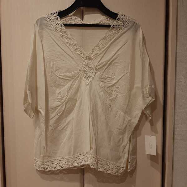【Sサイズ】新品タグ付き jiffies カットソー半袖カットソー Vネック 薄手 白 オフホワイト レース 夏 ブラウス ナチュラル 送料無料