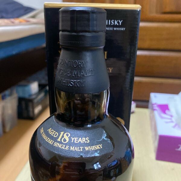 正規品 山崎18年 シングルモルト 700ml 箱付き