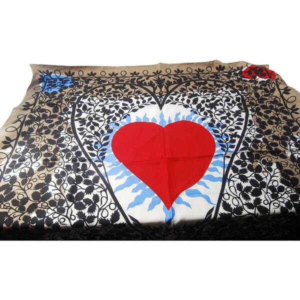 $ 極美品 $ 希少♪■ CHRSTIAN LACROIX クリスチャンラクロワ ■ ハートモチーフ 総柄 シルク製・ 大きめ 大判スカーフ ■ ミルクティー色