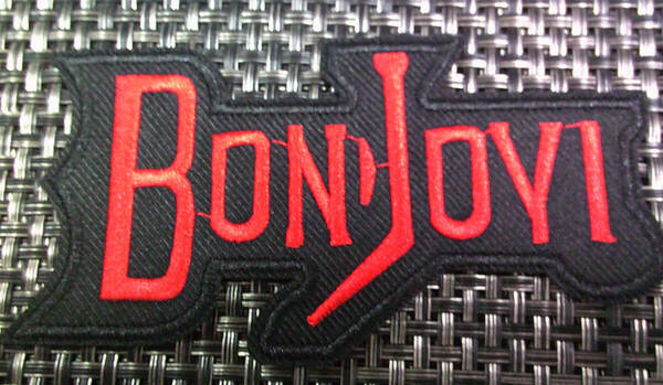 《LR黒赤BJ》激渋■新品 『 BON・JOVI』 ボン・ジョヴィ アメリカ ロックバンド 刺繍ワッペン☆バンド◆音楽 ミュージック◆衣類・衣服DIY