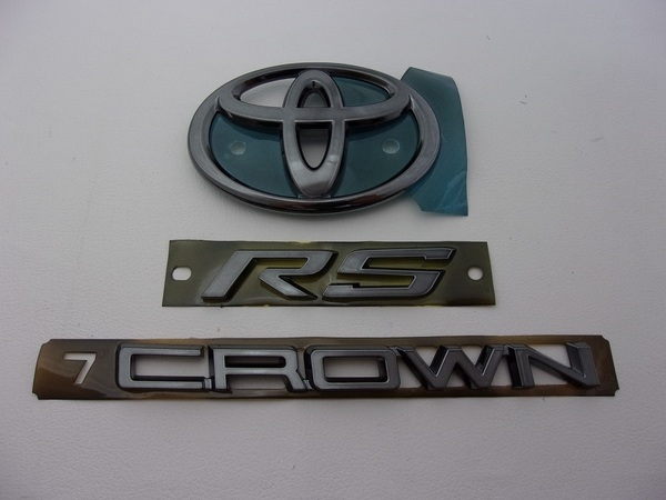 7トレジャー 【 TOYOTA 220系 CRWON 】 トヨタ 220系 クラウン RS (ガソリン車) プラチナ ブラック エンブレム 3点セット