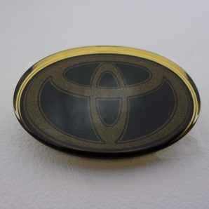 7トレジャー 【 AZSH36W型・AZSH37W型 】 トヨタ クラウン スポーツ (CROWN SPORT) プレミアム ゴールド リア トヨタマーク エンブレム