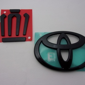 【 トヨタ 35系 クラウン クロスオーバー TZSH・AZSH 】 トヨタカラーNO.202 ブラック エンブレム フロント&リア 2点セット(王冠/リア)