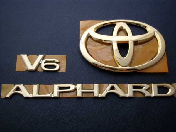 7トレジャー 【 トヨタ 10系 アルファード TOYOYA 10系 ALPHARD 】 プレミアム ゴールド エンブレム リア 3点セット