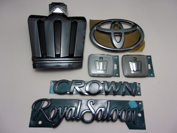 7トレジャー 【 トヨタ 210系 クラウン ロイヤルサルーン TOYOTA 210系 CROWN RoyalSaloon 】 プラチナ ブラック エンブレム 6点セット