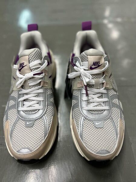 2025年 NIKE ナイキ V2K ランプレミアム 27.5cm 新品未使用品 スニーカー 人気 直営店品