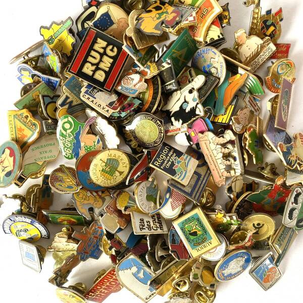 100個 フランス ピンバッジ 雑貨 ヴィンテージ 大量 まとめ売り 卸売 ピンズ フレンチ 処分 蚤の市 pins レトロ セット A6