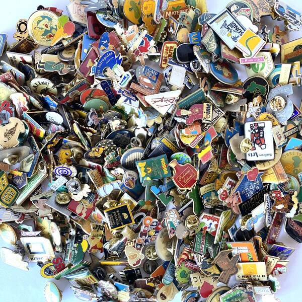 300個 フランス ピンバッジ 雑貨 ヴィンテージ 大量 まとめ売り 卸売 ピンズ フレンチ 処分 蚤の市 pins レトロ セット A13