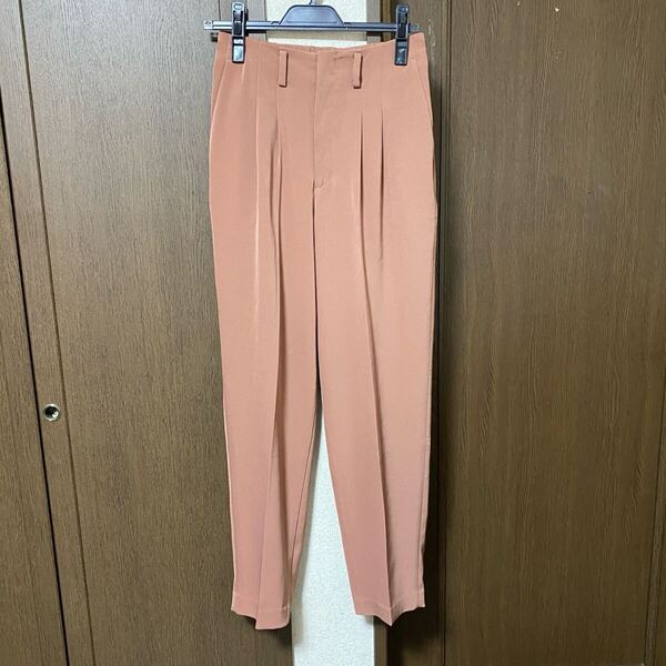 UNIQLO ドレープリラックステーパードアンクルパンツ(丈標準67~69cm)ブラウン Sサイズ