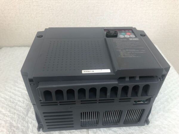 新品無箱未使用(保管品)割れあり 三菱電機 FR-D720-5.5K 正規品動作保証 国内から即日発送 B-1