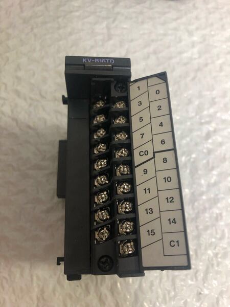 中古美品KEYENCEキーエンス KV-B16TD 正規品動作保証 国内から即日発送 4/6 A-1