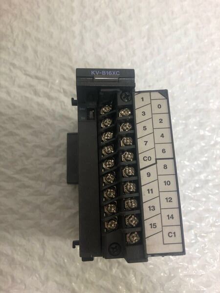 中古美品KEYENCE キーエンス KV-B16XC 正規品動作保証 国内から即日発送 8/9 A-1