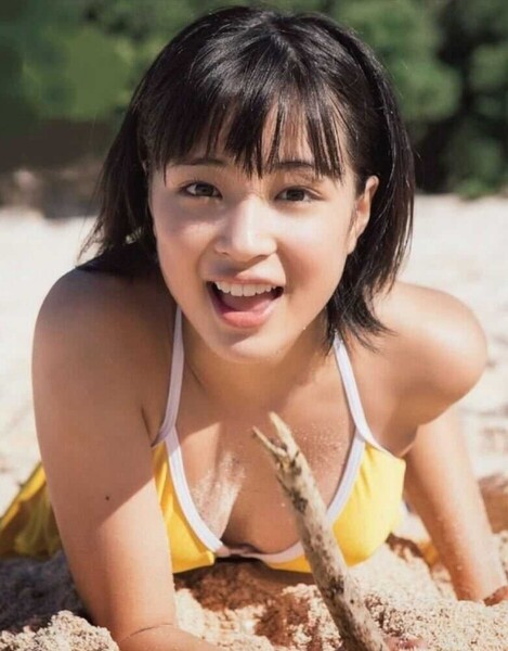 【送料無料・匿名発送】◆◆◆広瀬すず1st写真集★「suzu」■初水着、初めてがいーーっぱい、、すべてが初体験。