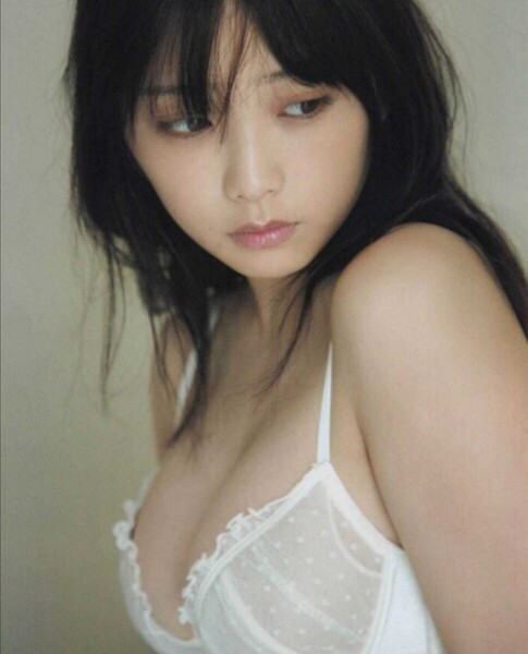 【送料無料・匿名発送】帯付◆乃木坂46◆与田祐希2nd写真集★『無口な時間 』■ポスター1枚。bis特別編集おまけBook付