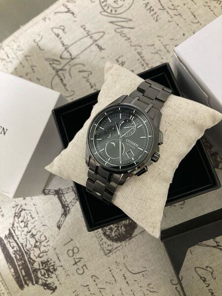超美品! 新品同様 CITIZEN シチズン アテッサ ブラックチタン メンズ 電波ソーラー ルナプログラム フルコマ by1006-62e