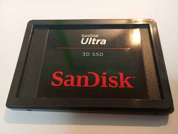 ■ SSD ■ 500GB (1319時間) SanDisk Ultra 3D SSD スペーサー付き 正常判定 送料無料