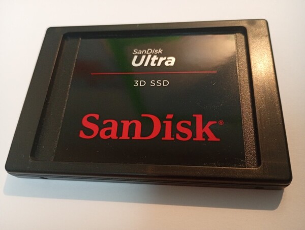 ■ SSD ■ 1000GB = 1TB (2923時間) SanDisk Ultra 3D SSD 正常判定 スペーサー付き 送料無料