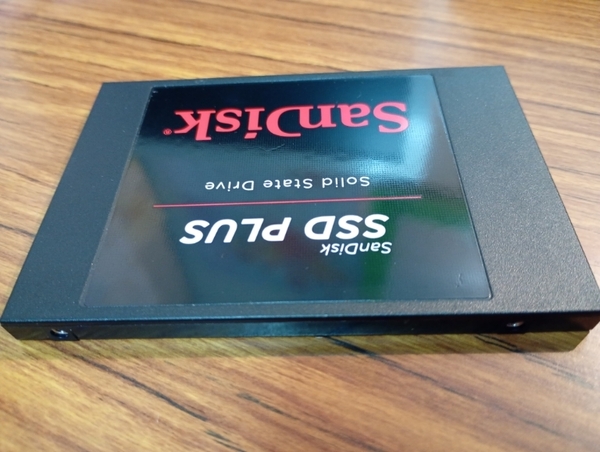 ■ SSD ■ 960GB (15384時間) SanDisk PLUS 正常判定 送料無料