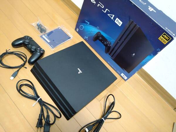 PS4 PRO ジェット・ブラック CUH-7100BB01 1TB 新品購入使用年数2年
