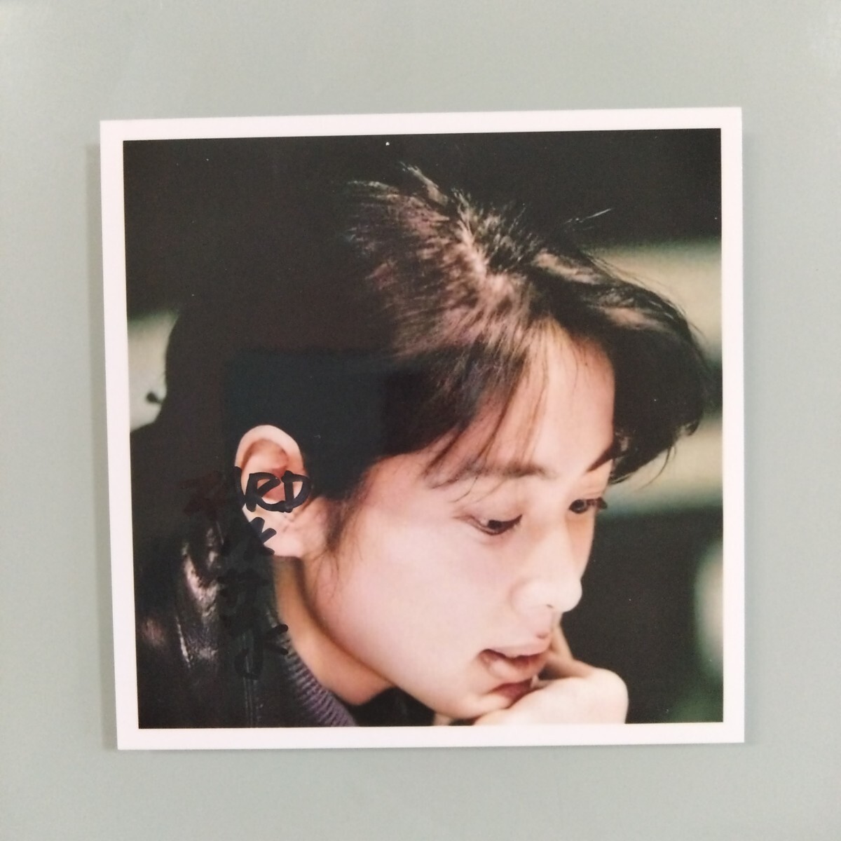Yahoo!オークション - 額装品 ZARD/坂井泉水①③ジーンズに白いT