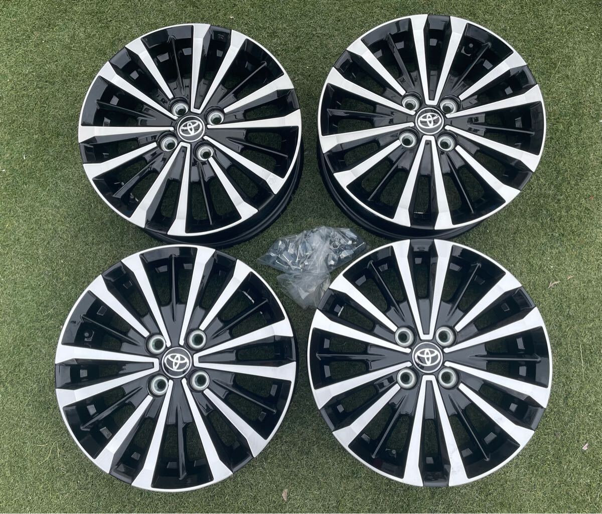 ルーミー(m900a系)15インチ純正ホイール4本 Yahoo!オークション -「ルーミー 純正 ホイール」(4穴) (15