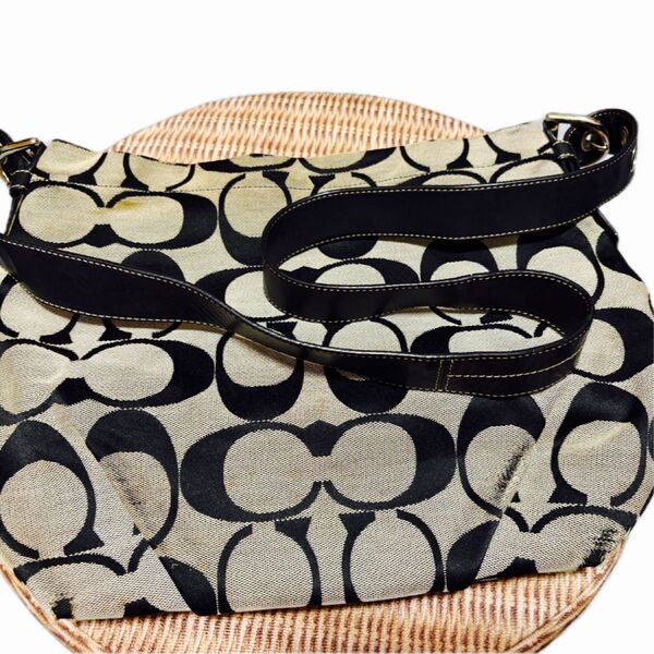 COACH ショルダーバッグ シグネチャー柄 ベージュ ブラック