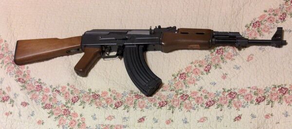 【動作確認済み】ハーフメタル 18禁 スタンダード電動ガン AK47 アサルトライフル フェイクウッド スチール多弾マガジン