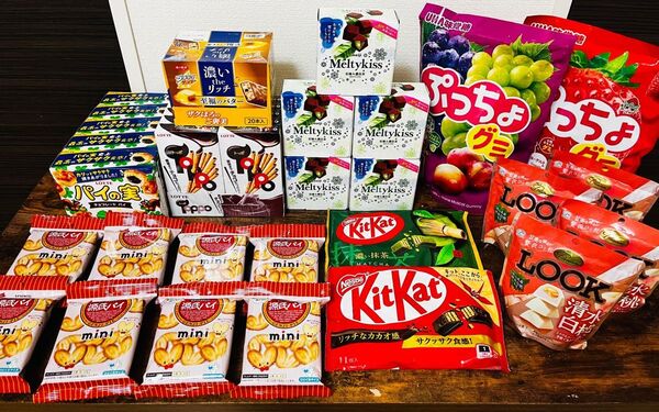 【お買得】お菓子 アミューズメント景品 まとめ売り メルティーキッス ブラックサンダー キットカット パイの実 ぷっちょ トッポ