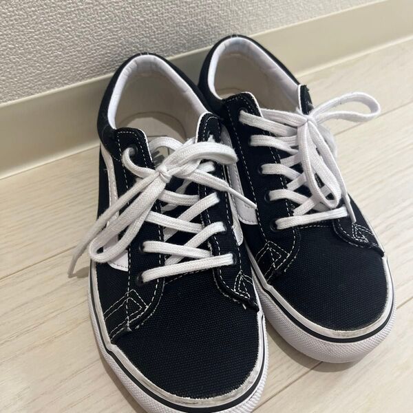 VANS ローカットスニーカー 黒 白紐 22.5cm