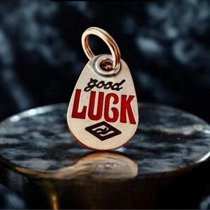 真鍮 レッド good LUCK キーホルダー お守り 幸運 アメカジ