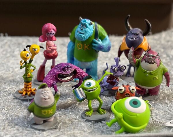 モンスターズ インクMonsters University フィギュア10体セットおまけ付き