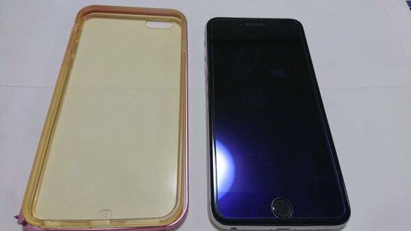iPhone 6 Plus 64GBたぶんシルバーです。バッテリー100%表示 ケース付き 小傷あります。IOS12.5.7
