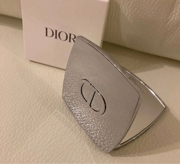 Dior ノベルティ シルバー ミラー