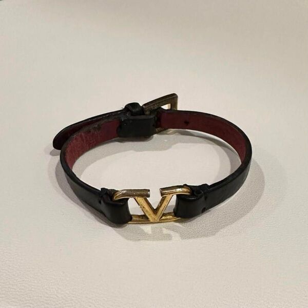 ヴァレンティノ レザー ブレスレット ブラック系 VALENTINO ゴールド アクセサリー バングル