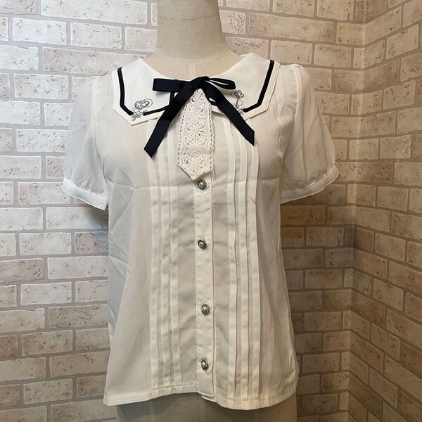 新品タグ付き◆axes femme メルヘン刺繍レースタイ付きブラウス ネイビー