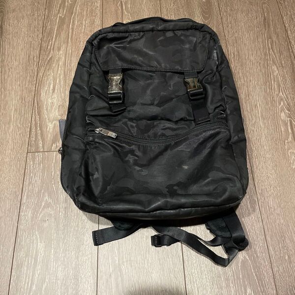 リュックサック 黒色迷彩柄 縦約45cm横約35cm