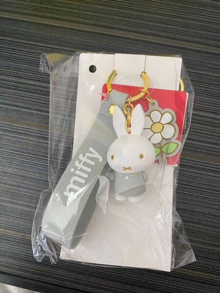 新品 miffy ミッフィー ストラップ付きキーホルダー TAITO限定 グレー