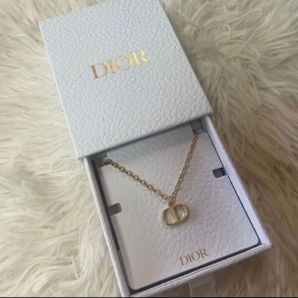 Dior チャーム ネックレス