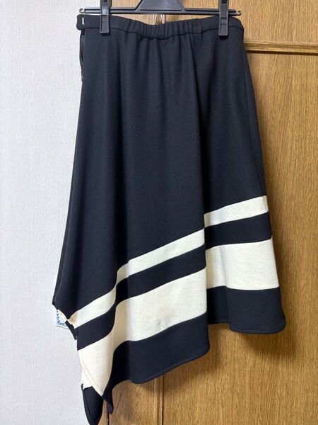 アシンメトリースカート 黒×オフホワイトライン