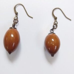 どんぐりのピアス1ペア