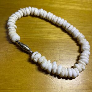 プカシェルのブレスレットホワイト