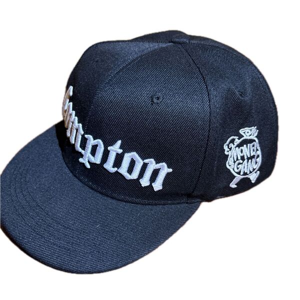 Compton ベースボールキャップ 黒 ブラック 刺繍ロゴ ストリート 帽子