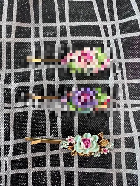 タイムセール 美品 ミハエルネグリンアンティーク調加工 塗り薔薇ヘアピン グリーン