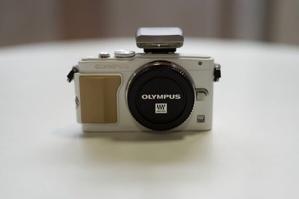 オリンパス OLYMPUS PEN E-PL5 ホワイト レンズキット