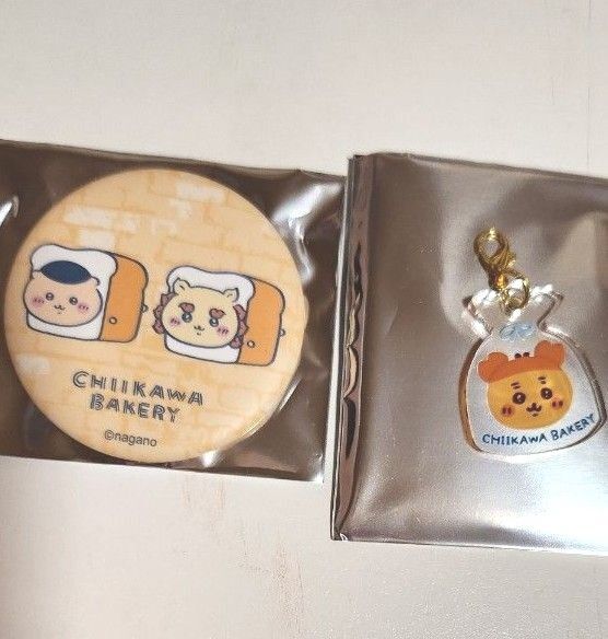 未使用 ちいかわベーカリー 缶バッジ アクリルキーホルダー 2個セット くりまんじゅう シーサー カニちゃん 古本屋